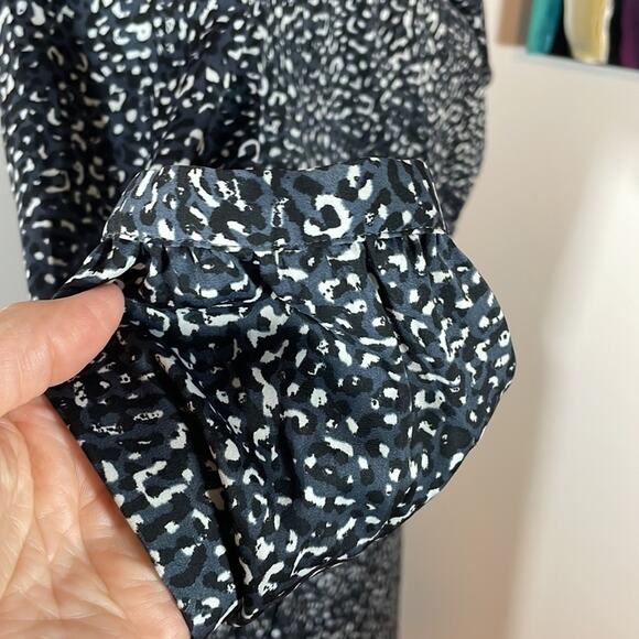 🤩3 for $30 Bundle Deal🤩
GAP printed silky shift dress - Picture 4 of 9